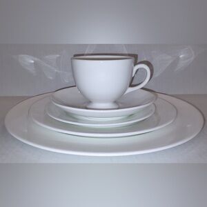 Wedgwood White 5-Piece Place Setting, Fine Bone China NEW